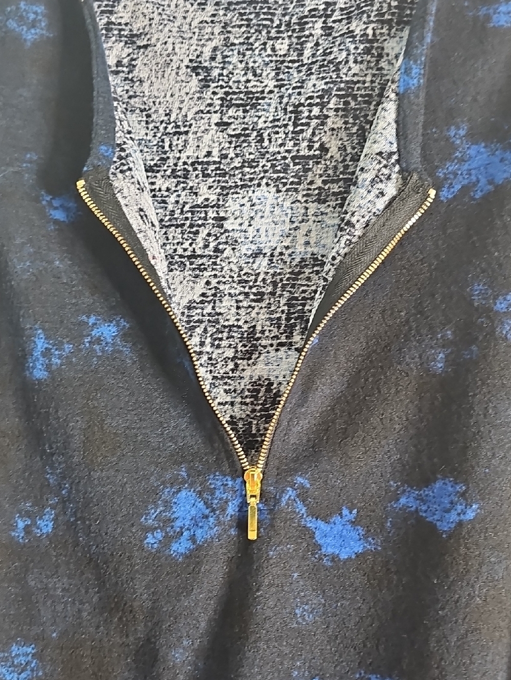 LuLaRoe Black Sleeveless V-Neck Top with Blue Print & Gold Zip - Picture 3 of 4